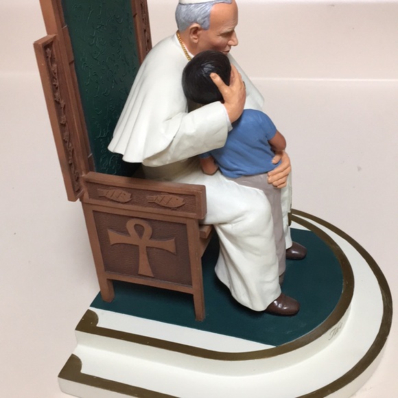 Danbury Mint Pope John Paul II Sculpture - Picture 7 of 11